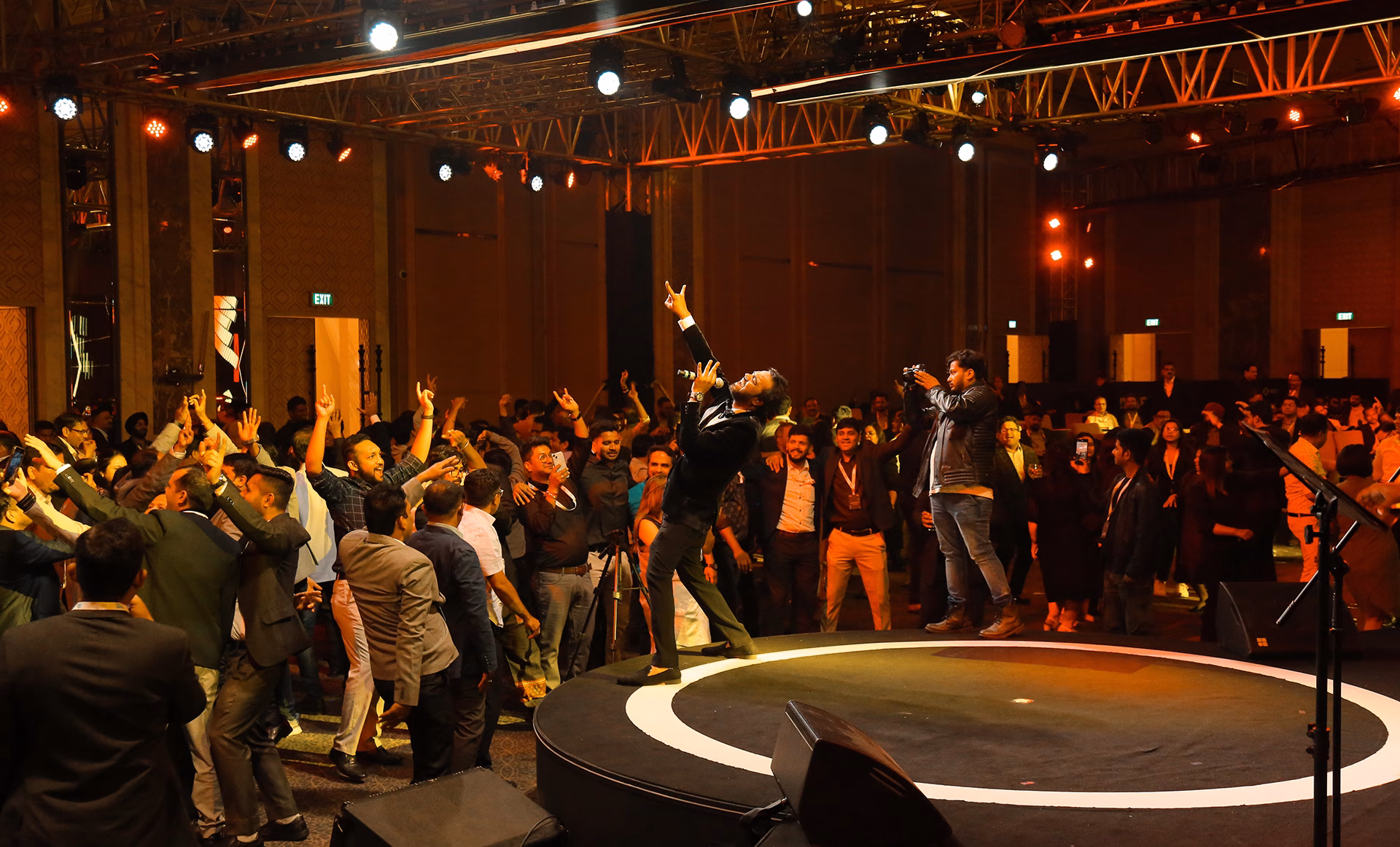 Rise1 Corporate Event Photography &Amp; Videography Services In Kolkata - Avi Broadcast